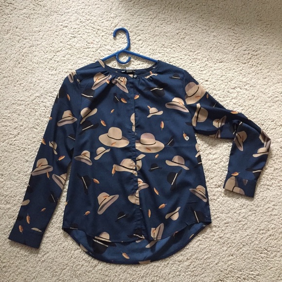 Bass Tops - Blouse with fun hat design NWT